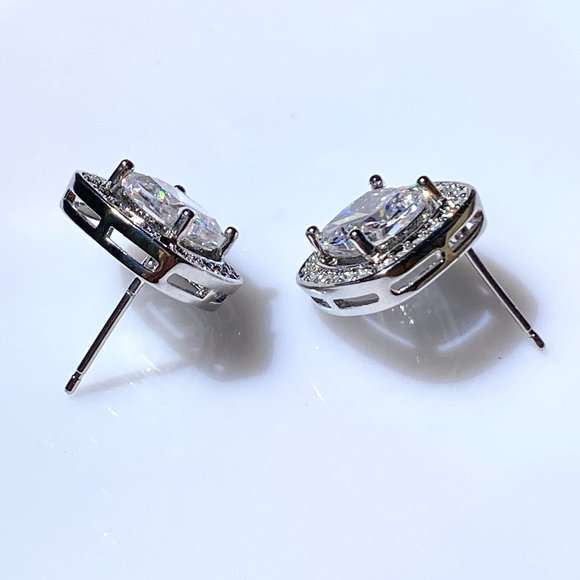 1.6 cm Cubic Zirconia Stud Earrings - Picture 4 of 10